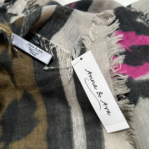 Anna & Ava Animal Print Oblong Scarf - Picture 2 of 9